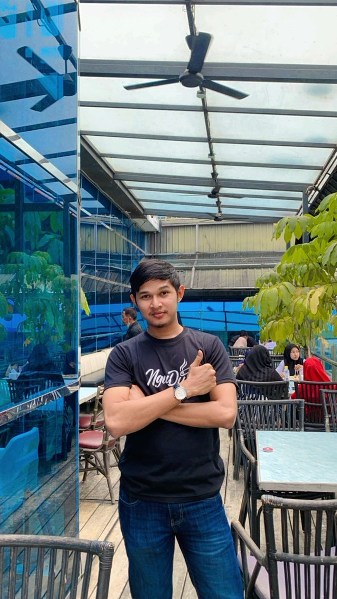 RahmadFirdausR's tweet photo. Semakin dikejar semakin jauh, ku kira apa, TERNYATA DUNIA 😌 https://t.co/HXgJ0ihb1I