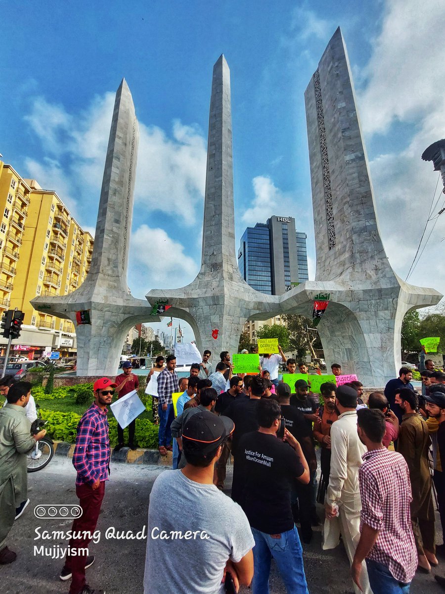 mujjisheral's tweet photo. Karachi youth protest against the criminal negligence of ocean mall administration. 
#BanOceanMall #istandwithhassanbaig https://t.co/RDHqdxCqXg