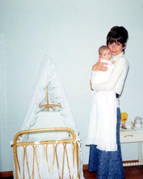 “motherhood was the thing audrey cared most about, much more than her film career — more than even her husbands, to be honest, and she said so herself.” barry paris about audrey hepburn on her 1996 biography

#happymothersday 💐💗