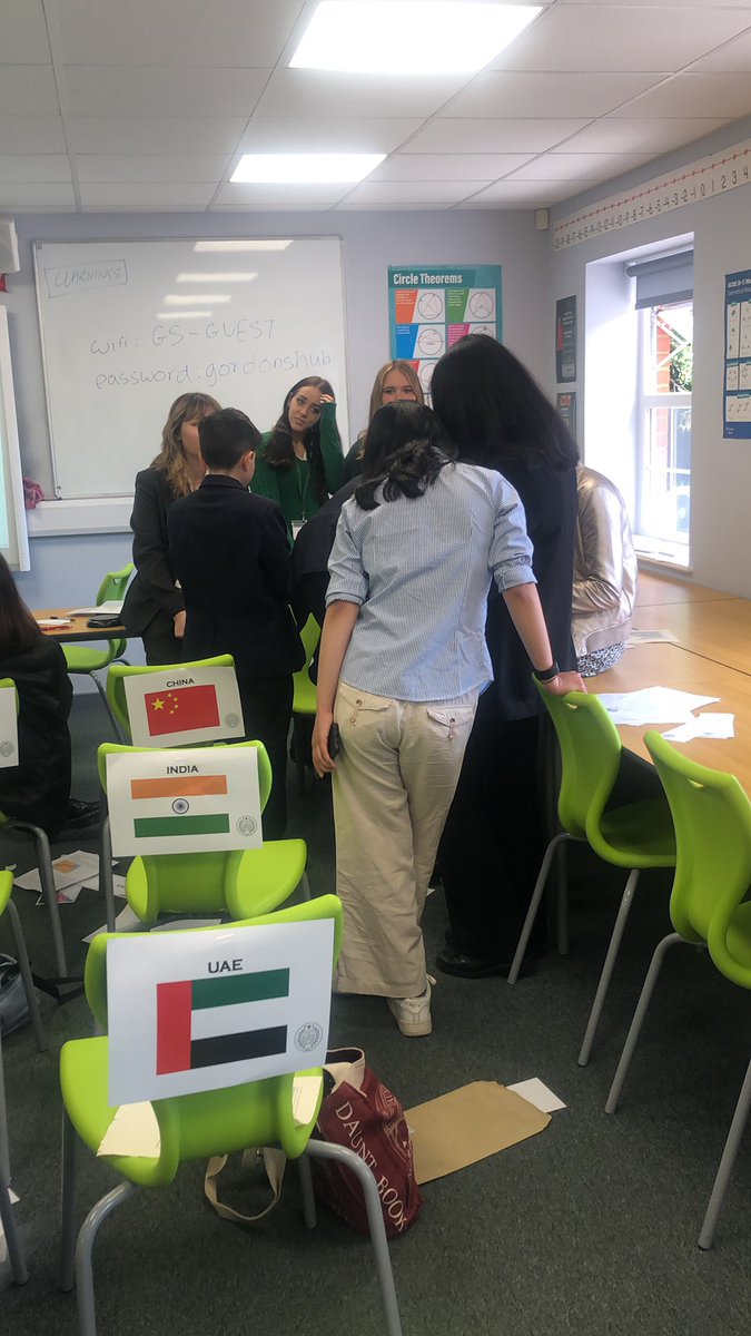 gordon_mun's tweet photo. Alliances being made over a debate. @GordonsSch #debate https://t.co/f8oFDmzpNG