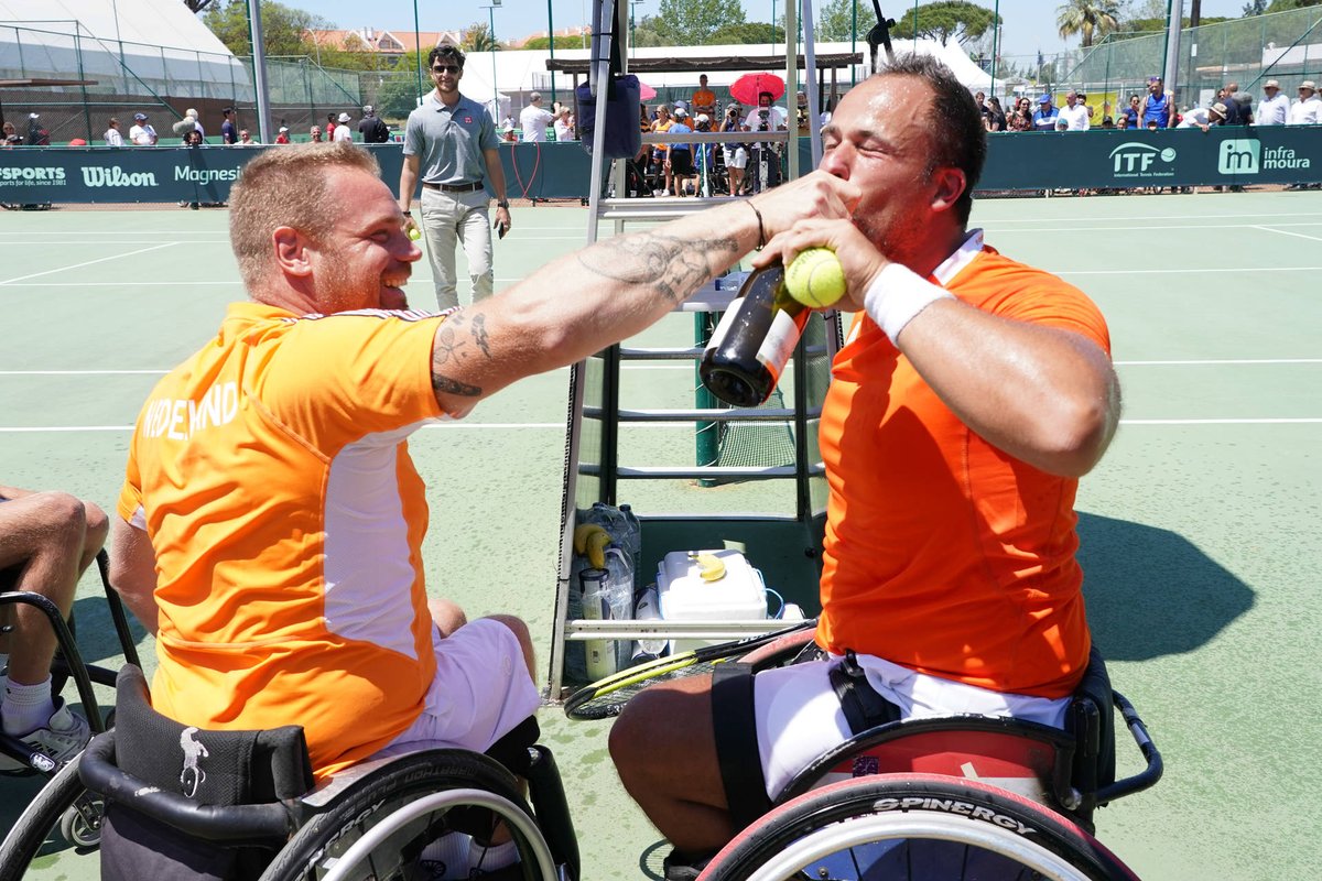 Pure emotion ❤️🍾

The 🇳🇱 team celebrate their 2022 <a href="/BNPParibas/">BNP Paribas Group</a> World Team Cup Men's title 🏆 

#WheelchairTennis | <a href="/KNLTB/">KNLTB</a>