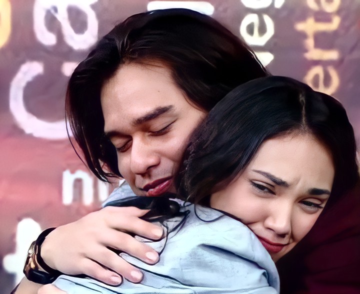 SamudraCinta_'s tweet photo. [Fajar Cornelia on screen]

Manis nyaaaaa ❤

Gemes banget hey 😭✋

Cc : @sinemart_ph @SCTV
Cr : Skrinsut [EPS 663]

#FaLia #FajarCornelia #ThrowbackScene #BHSI https://t.co/fGqp4UIADQ