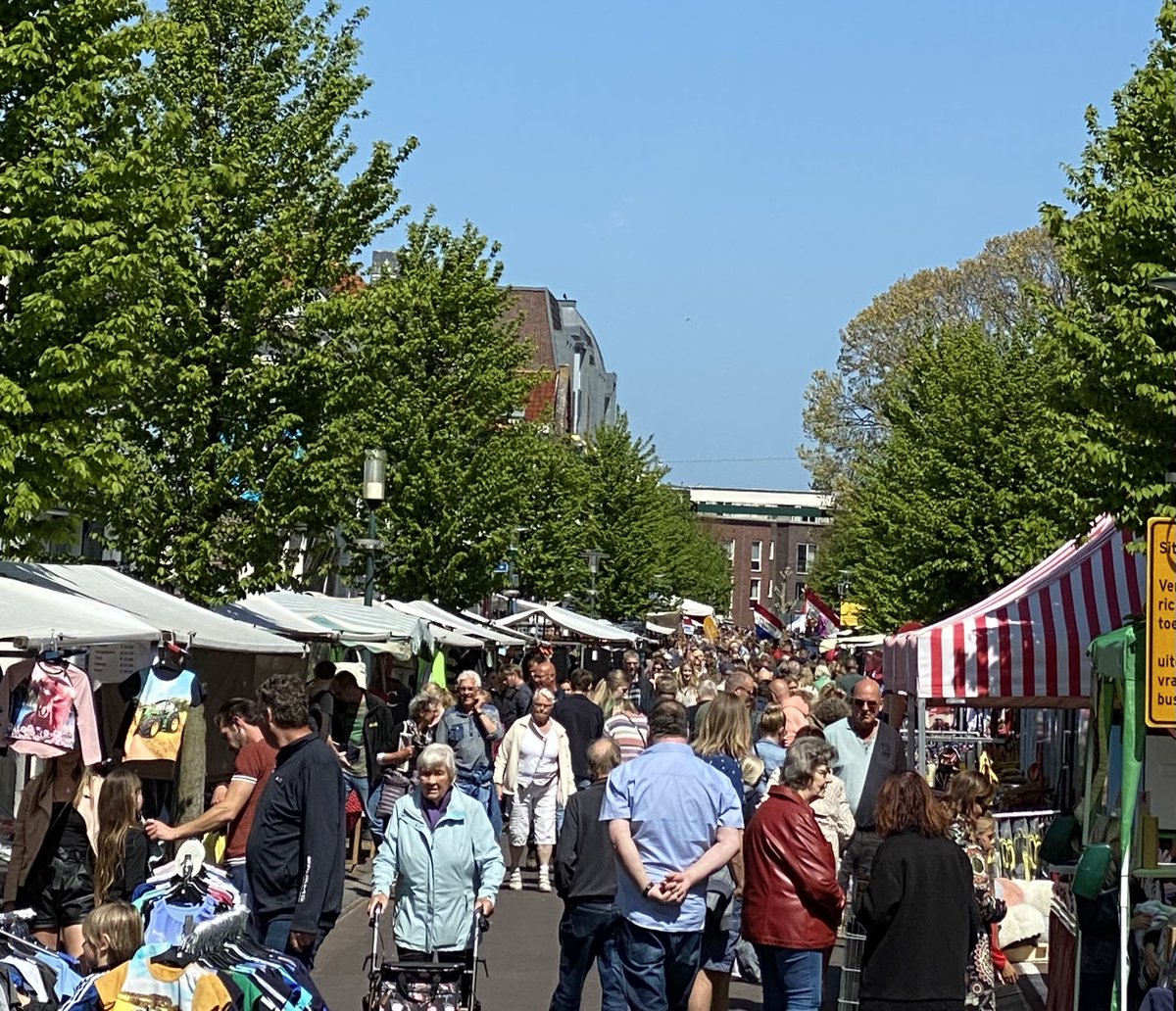 Gezellige drukte op de Gordykster Merke! Heerlijk ☀️ 🌞 🍀. 

#gordykstermerke #grootgelijknaargorredijk #kermis #koopzondag #markt