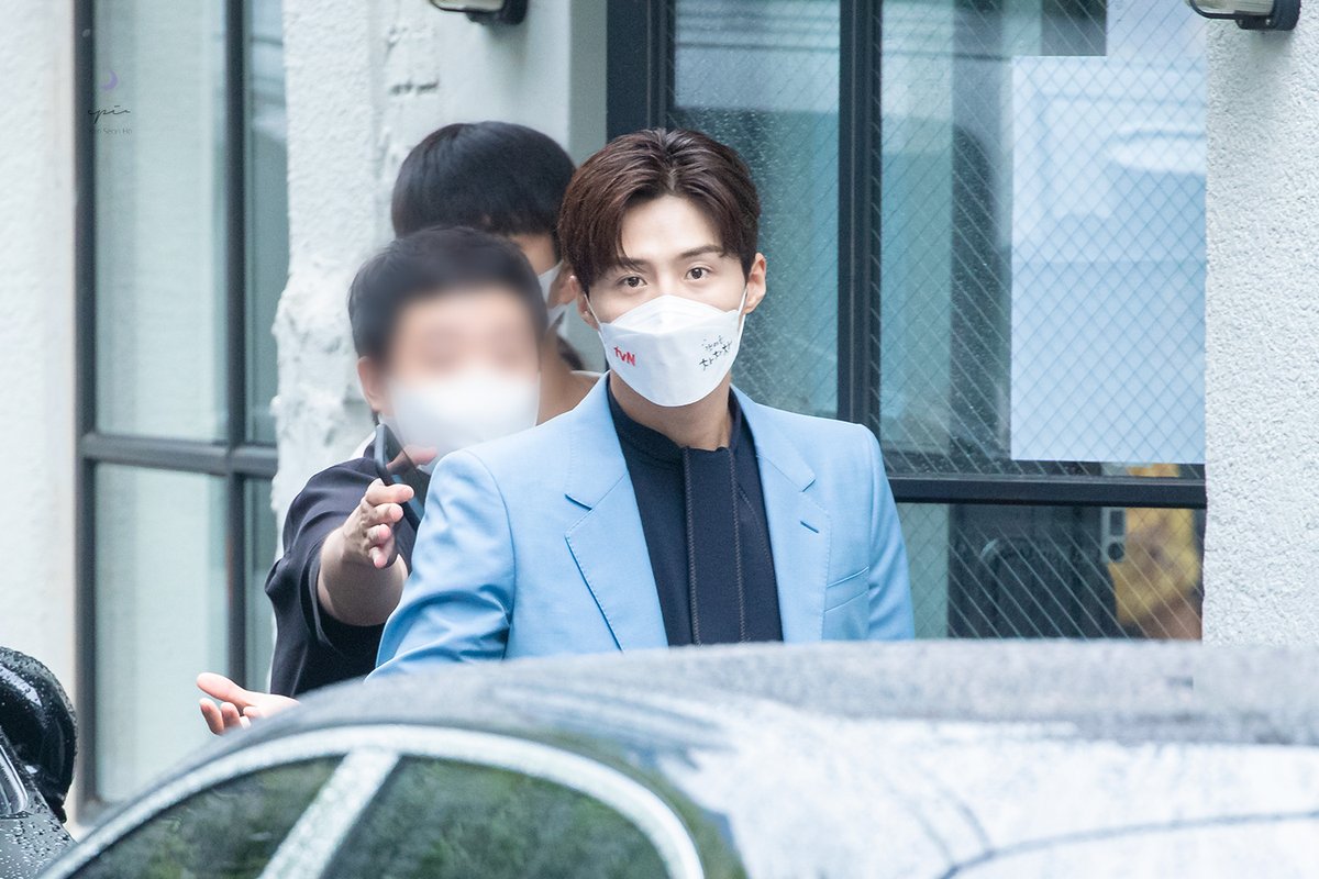 epi_SH's tweet photo. 💙𝙃𝘼𝙋𝙋𝙔 𝙎𝙀𝙊𝙉𝙃𝙊 𝘿𝘼𝙔💙
푸르른 날에 태어난 김선호 배우님, 
서른여섯 번째 생일을 축하합니다🎉

버텨줘서, 용기내줘서,
이토록 벅찬 오늘을 선물해줘서
고마워 ◡̈

20210824 갯차 제발회
#김선호 #KimSeonHo #キム・ソンホ 
#HappySeonhoDay 
#푸른날_여드레_피어난_선호 https://t.co/oTwVgJbpMz