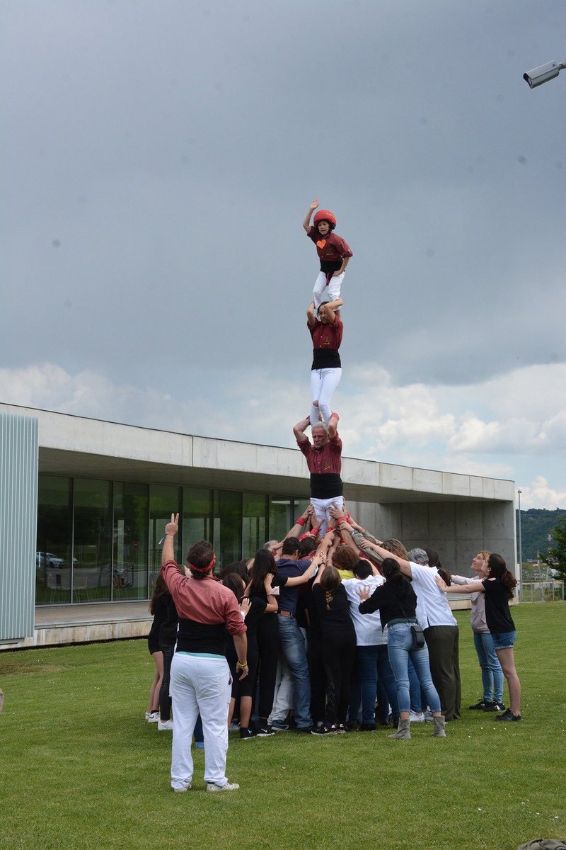 Aquest migdia hem fet el tancament del projecte “Covid, lliçons de vida” a #hospiolot 

Un treball que ha permès parlar de les pèrdues en temps de pandèmia entre professionals sanitaris i joves de 12 i 13 anys 

#Olot #Garrotxa