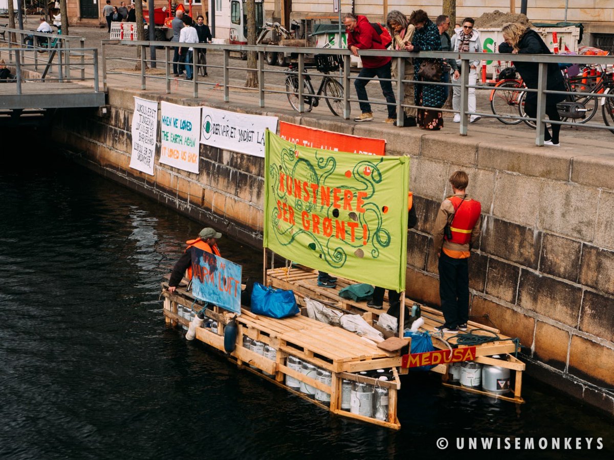 ExtinctionRDK's tweet photo. More beautiful scenes from #Vendepunktet day 1, where 139 activists were arrested. We continue today with a child-friendly action against the destruction of nature in #AmagerFælled. Join us 16:30 in Klagehegnet! Photos by @unwisemonkeys https://t.co/Vb34UUVM75
