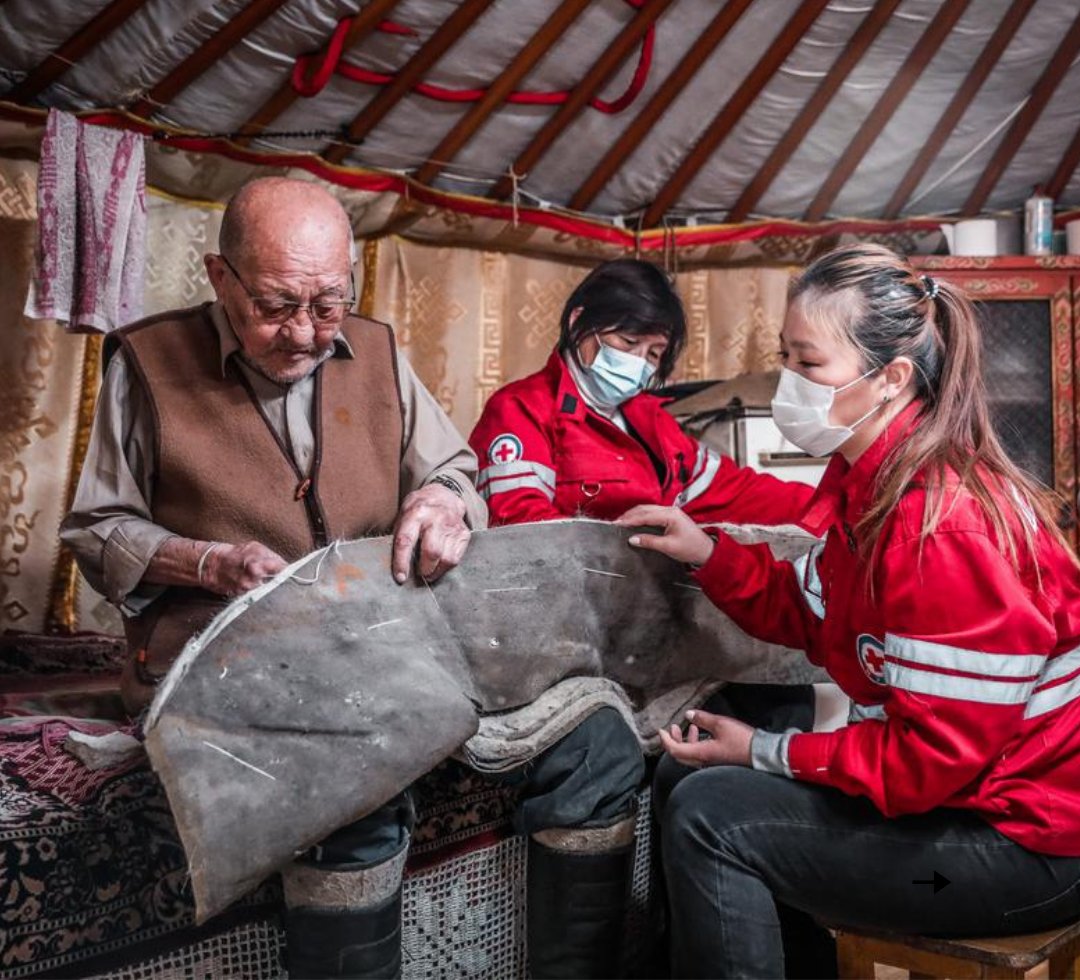 ICRC's tweet photo. Every day.
Around the world.
In so many ways.

We see moments of kindness 🤍 
 
This World Red Cross and Red Crescent Day, we're sharing some of our favourite moments from colleagues and volunteers 👇 

#BeHumanKIND https://t.co/5X6UmeWgdS