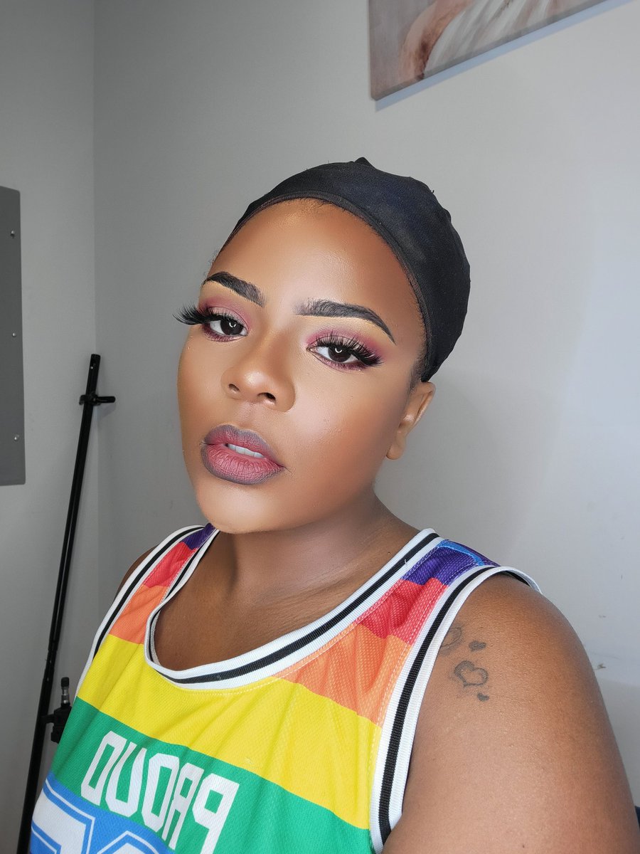 glamwitharie's tweet photo. Woke up and Gave myself the ultimate Glam with Arie Beat down for mother's day. You know the look 🔥 when she still got the cap on. Let me go get dressed for this beautiful day.
#makeupartist #makeuplooks #beatface https://t.co/I4MCMEU4Mb