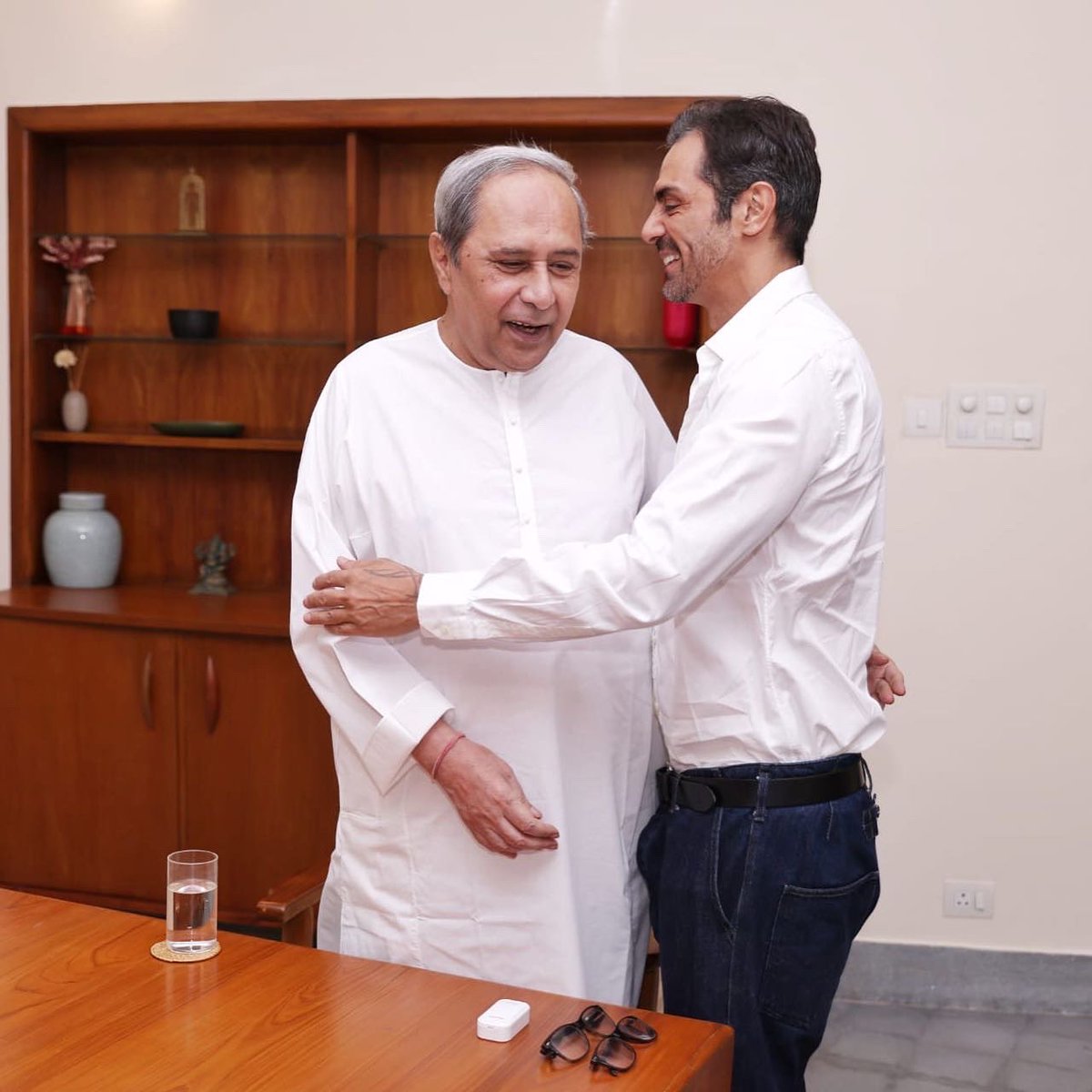 rampalarjun's tweet photo. An absolute honour to meet Shri Naveen Patnaikji today in #Bhubaneswar Sir the way you have transformed Odisha from a dependent,into a self sufficient, sustainable,pollution free state is an inspiration.More power to you and people of Odisha.Jai Hind. @CMO_Odisha @Naveen_Odisha https://t.co/CakioI5NaG