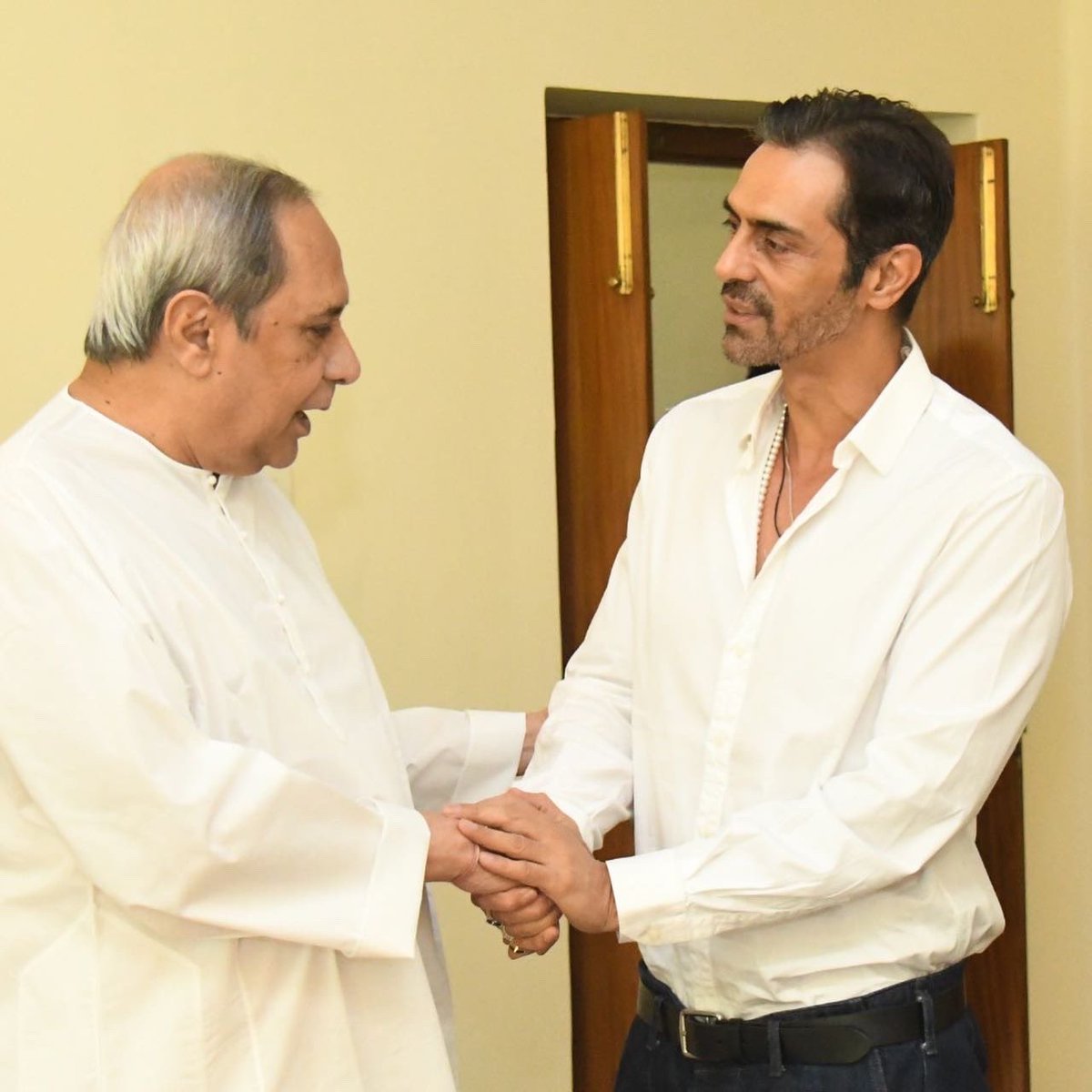 rampalarjun's tweet photo. An absolute honour to meet Shri Naveen Patnaikji today in #Bhubaneswar Sir the way you have transformed Odisha from a dependent,into a self sufficient, sustainable,pollution free state is an inspiration.More power to you and people of Odisha.Jai Hind. @CMO_Odisha @Naveen_Odisha https://t.co/CakioI5NaG