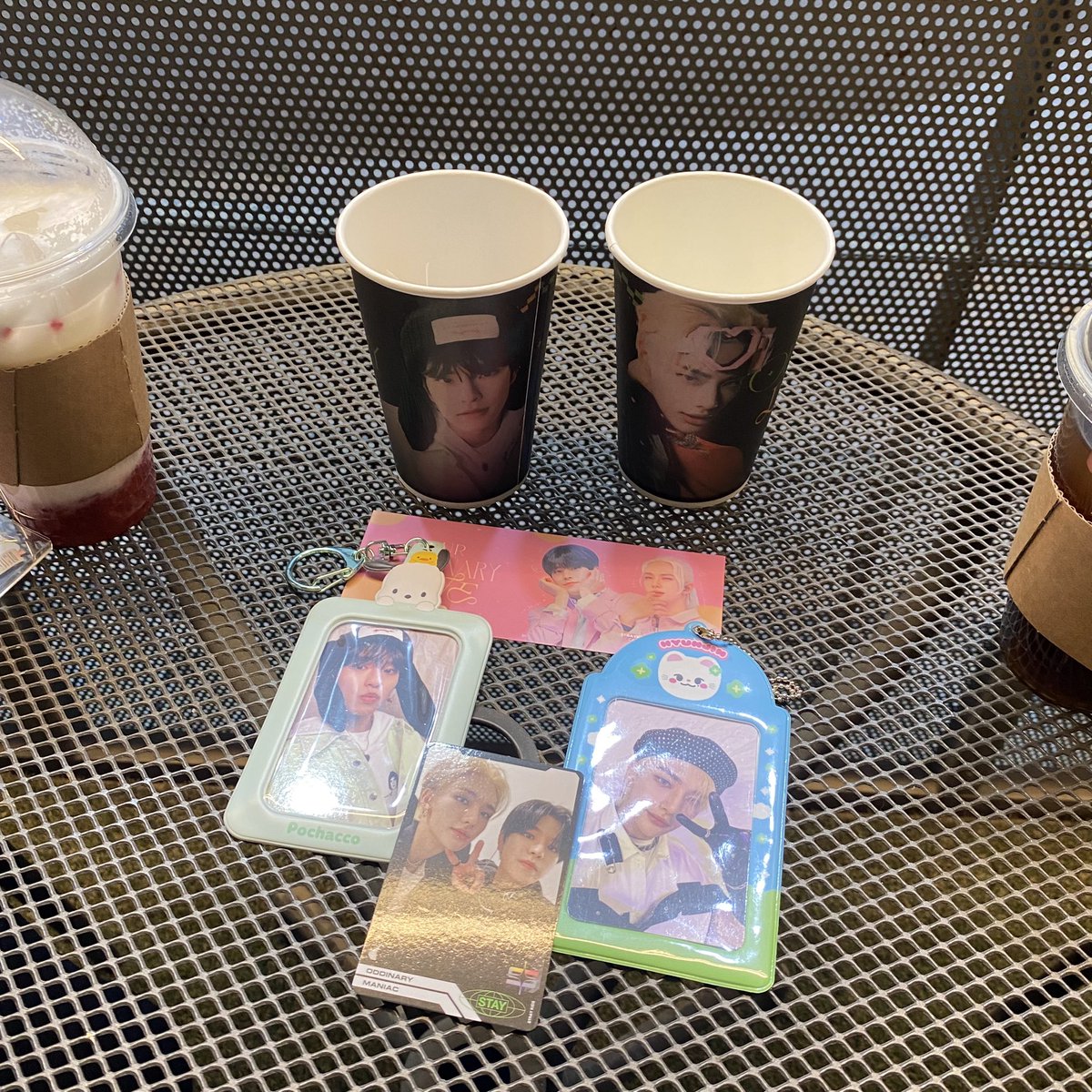 maagarin1422's tweet photo. ODDINARY 승민 현진 카페 갔다왔어용~!! 너무행복한공간.. 🥺🥺🤍 카페 열려주셔서감사합니다 💖💖
.
こんな幸せな空間ない😳私の大好きなポチャコスンミン🤍🤍全部の写真かわいかった🥺
.
#OUR_ODDINARY_LOVE https://t.co/sjOD5WbOqp