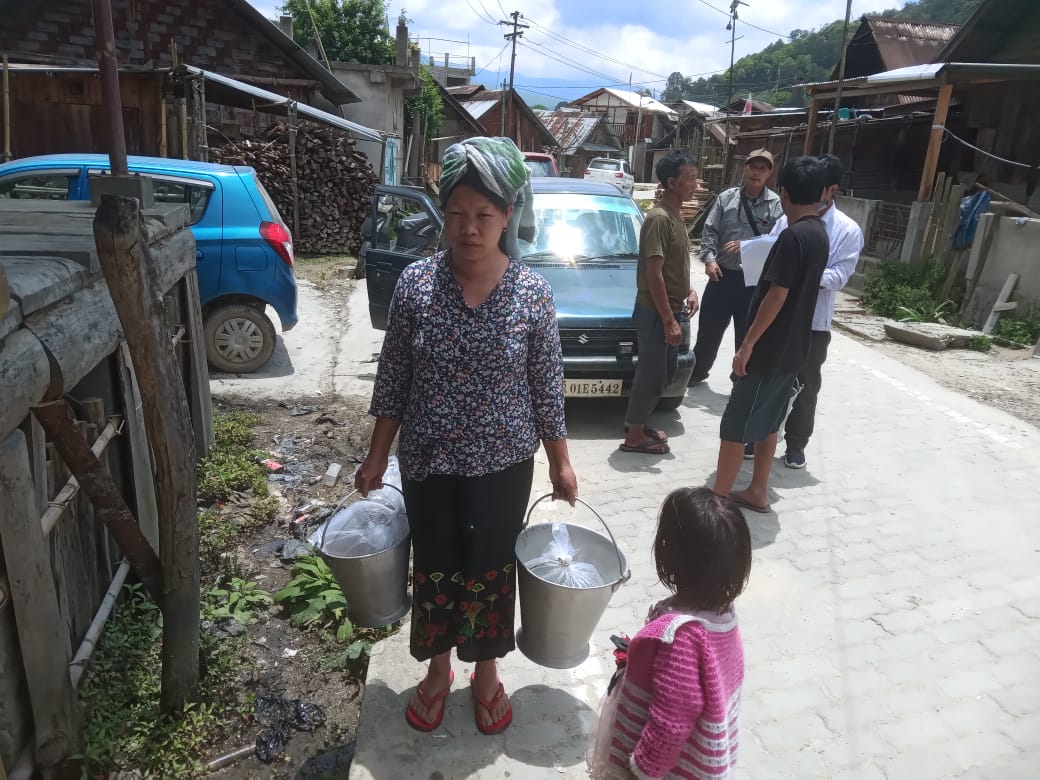 Lower_Subansiri's tweet photo. The Department of Fisheries,Lower Subansiri started Door to Door, Lapang to  Lapang, distribution of improved common carp fish seed at Ziro-1 to increase fish production under paddy cum fish culture.@PemaKhanduBJP @TakiTage https://t.co/tLVSmICarD