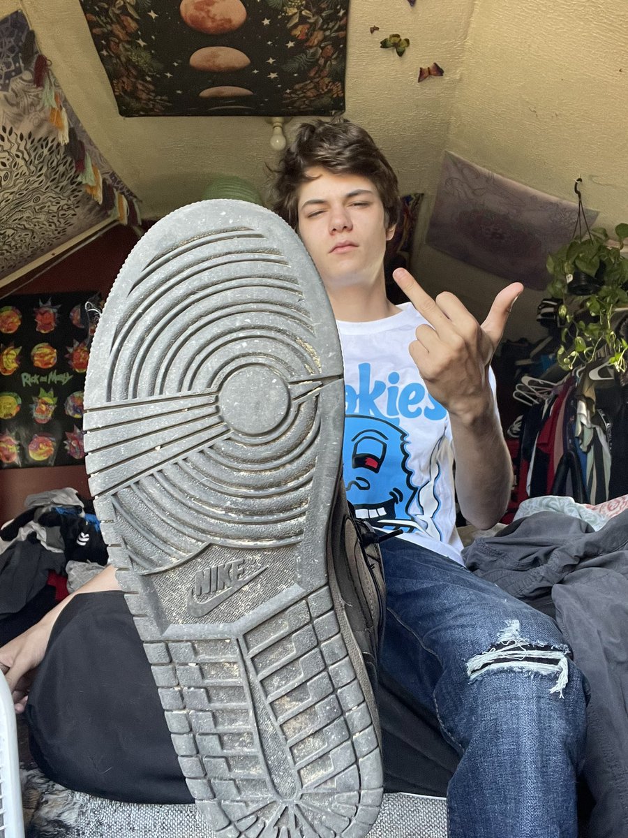MasterC72's tweet photo. 👞 or 🧦 

   #Findom 

              #cashmaster https://t.co/cHKn4QMLhF