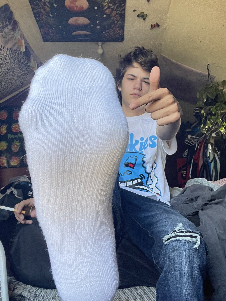 MasterC72's tweet photo. 👞 or 🧦 

   #Findom 

              #cashmaster https://t.co/cHKn4QMLhF