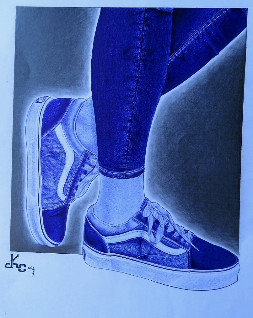 cassiARTs_SA's tweet photo. Here's to sneaker lovers👟
@Vans all the way👟🔥👟#ink_art 
@cassiARTs_SA does it all #drawing 🔥📍👑 https://t.co/w5UuIyrRzD