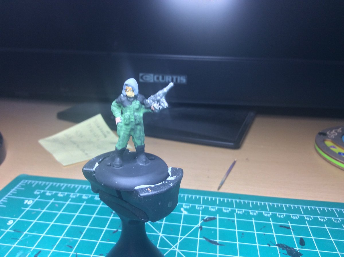 ⁦@Goblins_Mordor⁩ ⁦<a href="/reapermini/">Reaper Miniatures</a>⁩ WIP looks horrible, but I dared to paint with a splint on my index finger