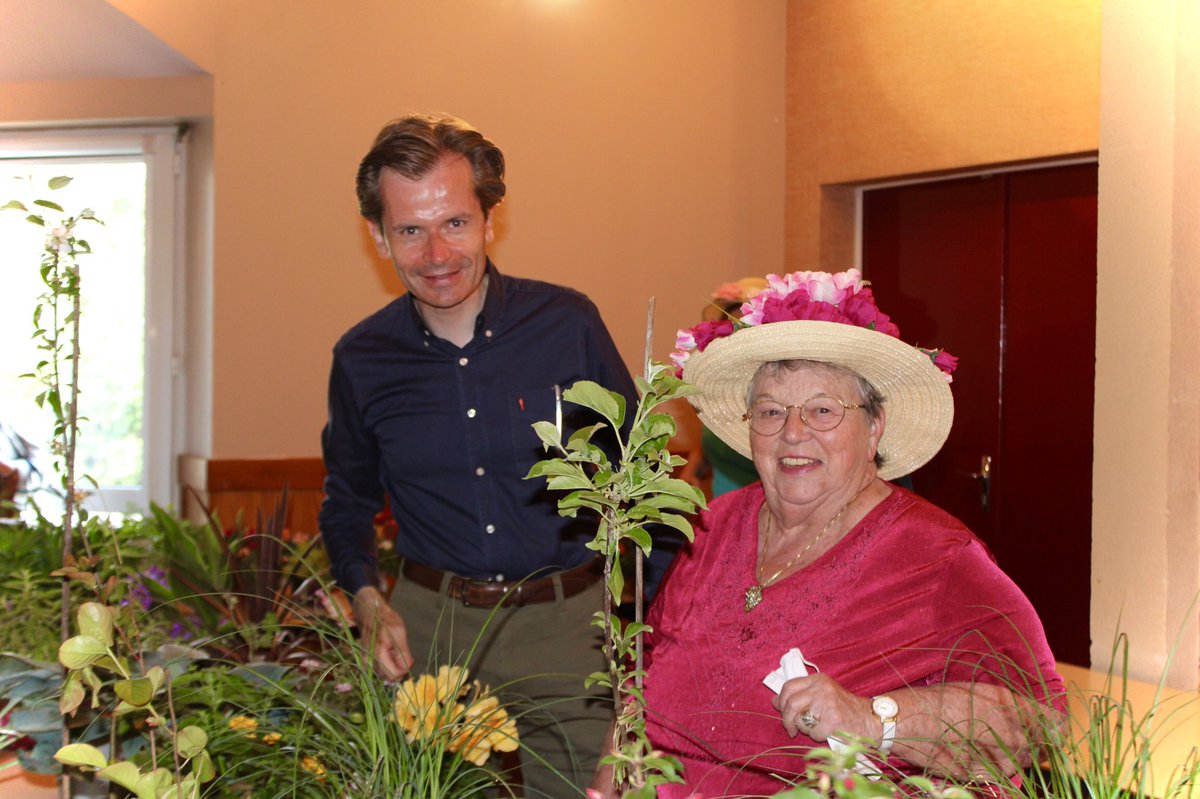 GLarrive's tweet photo. 🪴🌷 La Société d’horticulture de l’Yonne tient son AG à Saint-Georges cet après-midi. J’ai tenu à y passer, comme chaque année, en ayant une pensée pour notre ami Jean Ravisé, l’ancien maire de la Ferté Loupière. #DirectTerrain https://t.co/APtYRLvcu6