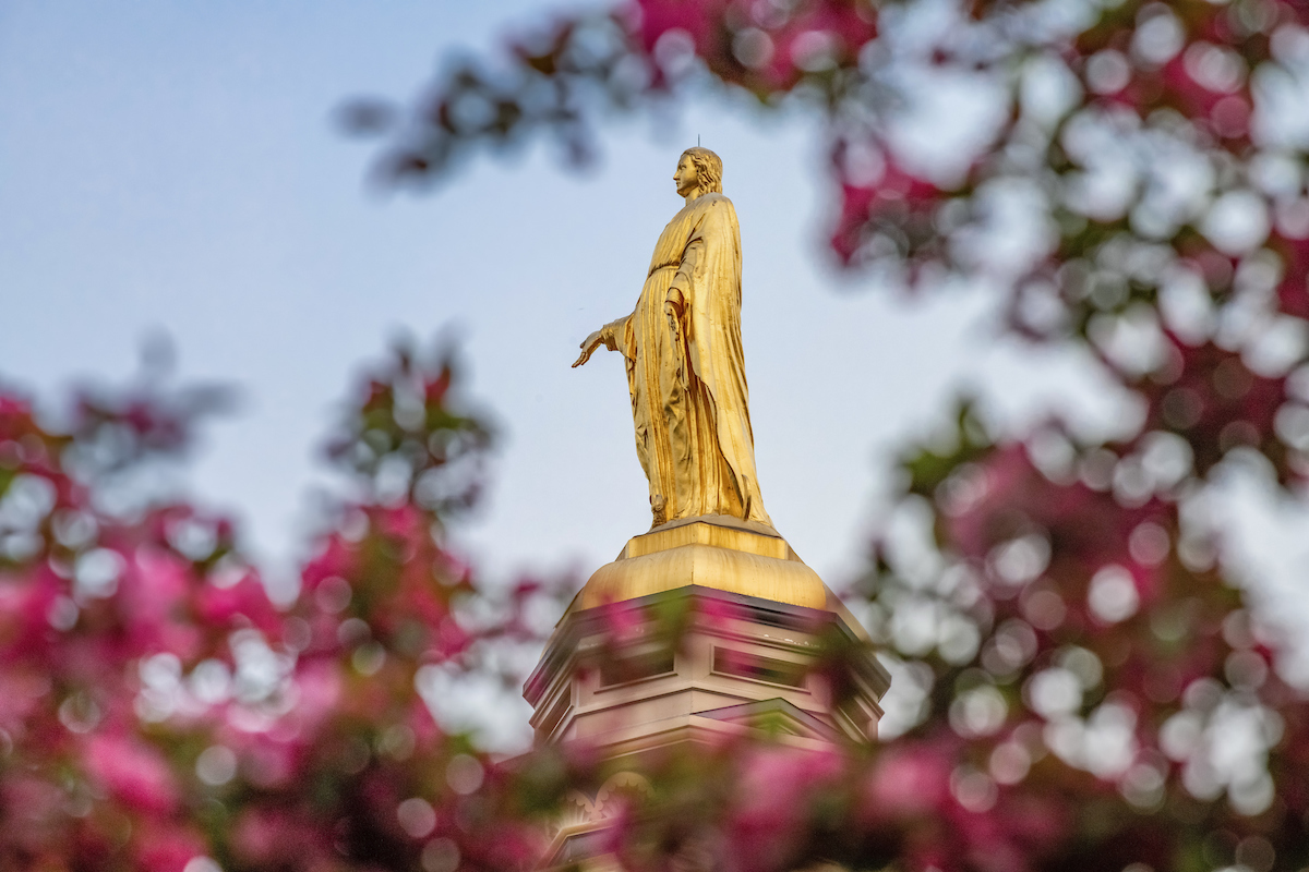 Tender, strong and true...

Wishing a Happy Mother's Day to all the moms and mother figures in the Notre Dame family!