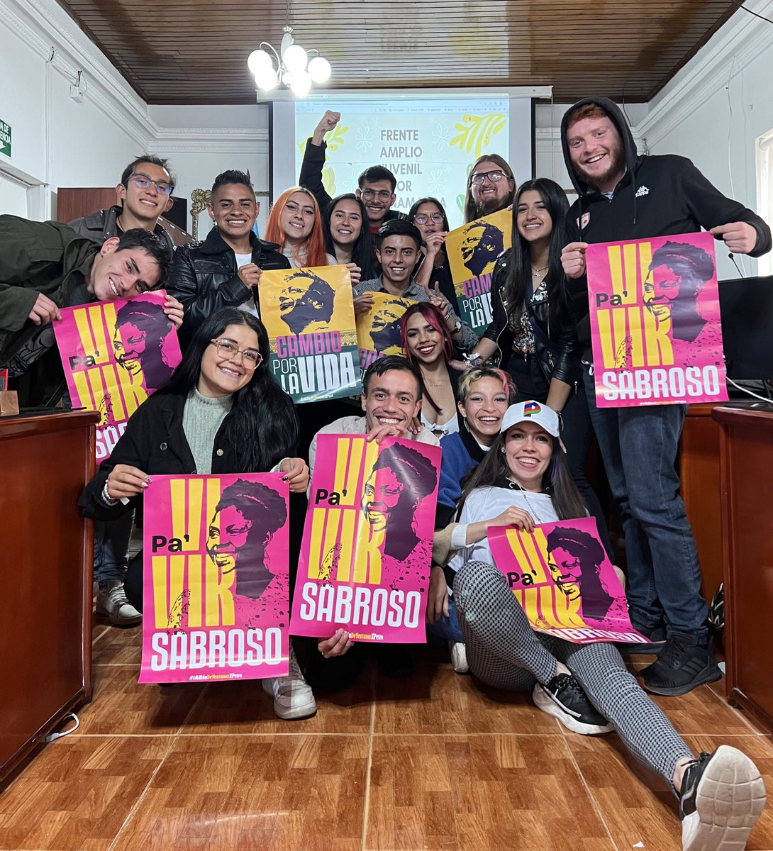 paeagarciaa's tweet photo. Ayer se reunió el frente amplio juvenil por Cundinamarca 💜🫶🏻 desde la juventud hacemos la juntanza de diferentes fuerzas y liderazgos para ser el #cambioporlavida en primera vuelta 🐝 https://t.co/XpFSvP7qX6