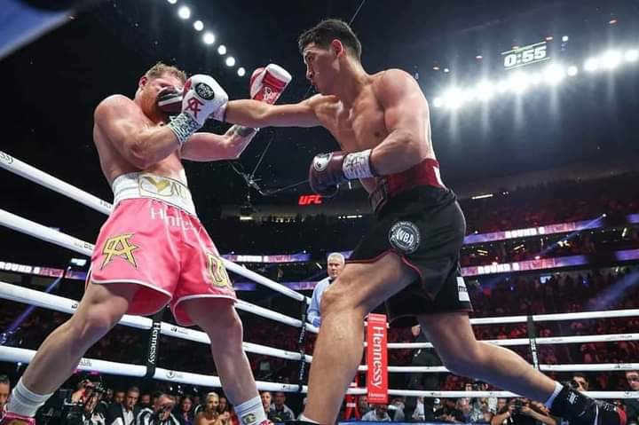 #Deportes CÁTEDRA DE BOXEO EN LAS VEGAS 🥊 🥊 
La noche de este sábado, el ruso 🇷🇺 Dmitry Bivol retuvo su título de la AMB campeón semipesado en #Boxeo, ganando por desición unánime (115-113, 115-113 y 115-113) ante el Canelo Alvarez en el T-Mobile Arena de Las Vegas. #Rusia
