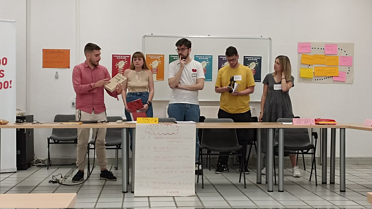 JovenesFECCOO's tweet photo. Ya ha finalizado la II Escuela de Juventud de la @feccoo 🥹
Ha sido un fin de semana de formación, cuidados y mucha lucha, ya queremos que llegue la siguiente😍 ✊💥
#EducandoLuchamos https://t.co/1lb1fWeWyq