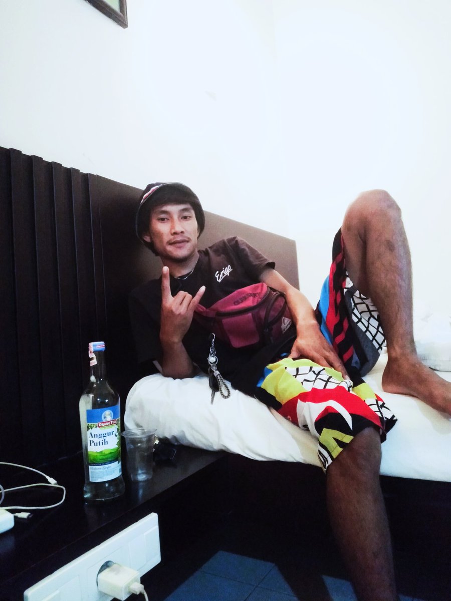 yg lagi di pantai pangandaran mana nih yuah ketemu