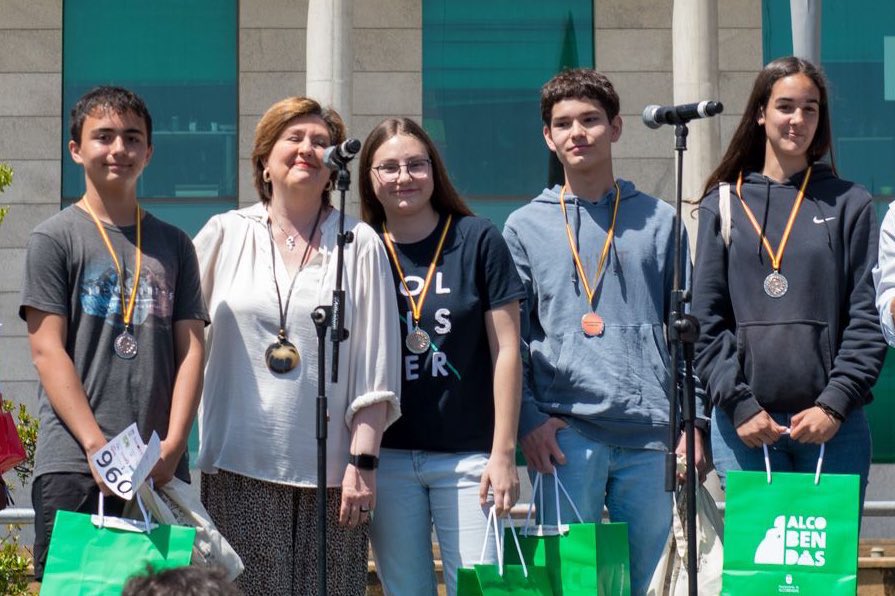 Alcobendas_ayto's tweet photo. 96 equipos han participado este domingo en la Yincana Stem 2022  #Alcobendas.

El objetivo es pasar una mañana divertida y fomentar las vocaciones por las conocidas como carreras STEM. 🧮♾➕➗

¡Un aplauso a l@s escolares que han participado y enhorabuena a l@s ganador@s! 👏🏻 https://t.co/k8eCS934OU