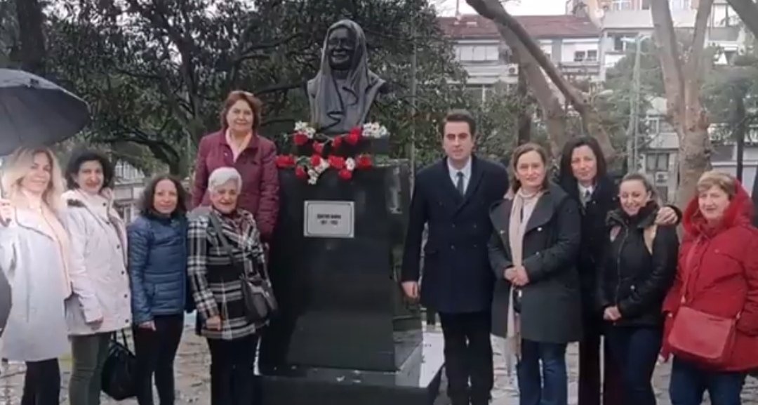 onurcingil's tweet photo. Bugünlere gelmemizde her şeyi borçlu olduğumuz, başta Annem ve hayatımıza güzellikler katan, mücadelelerde omuz omuza olduğumuz tüm Anneler ve Kadınlar olmak üzere, elleri öpülesi annelerimizin #AnnelerGünü Kutlu Olsun 🙏

#annelergunu
#HappyMothersDay2022
#MothersDay2022
#pazar https://t.co/iApFaYttv6