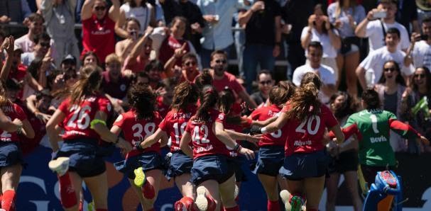 Marta Higueras (@martamhigueras) on Twitter photo Gran final femenina de la Final Four de Hockey Hierba <a href="/rfe_hockey/">RFEH Hockey</a>. Mi enhorabuena a <a href="/pilar_campoy/">Maria Pilar Campoy</a> por ese gol que ha dado la victoria al <a href="/SanseCompluCH/">Sanse Complutense Club de Hockey</a> y también a las chicas de <a href="/CCVMDHF/">Club de Campo DHF</a> por una gran liga.
Demos visibilidad, recursos e igualdad efectiva al deporte de #mujeres Gran final femenina de la Final Four de Hockey Hierba <a href="/rfe_hockey/">RFEH Hockey</a>. Mi enhorabuena a <a href="/pilar_campoy/">Maria Pilar Campoy</a> por ese gol que ha dado la victoria al <a href="/SanseCompluCH/">Sanse Complutense Club de Hockey</a> y también a las chicas de <a href="/CCVMDHF/">Club de Campo DHF</a> por una gran liga.
Demos visibilidad, recursos e igualdad efectiva al deporte de #mujeres