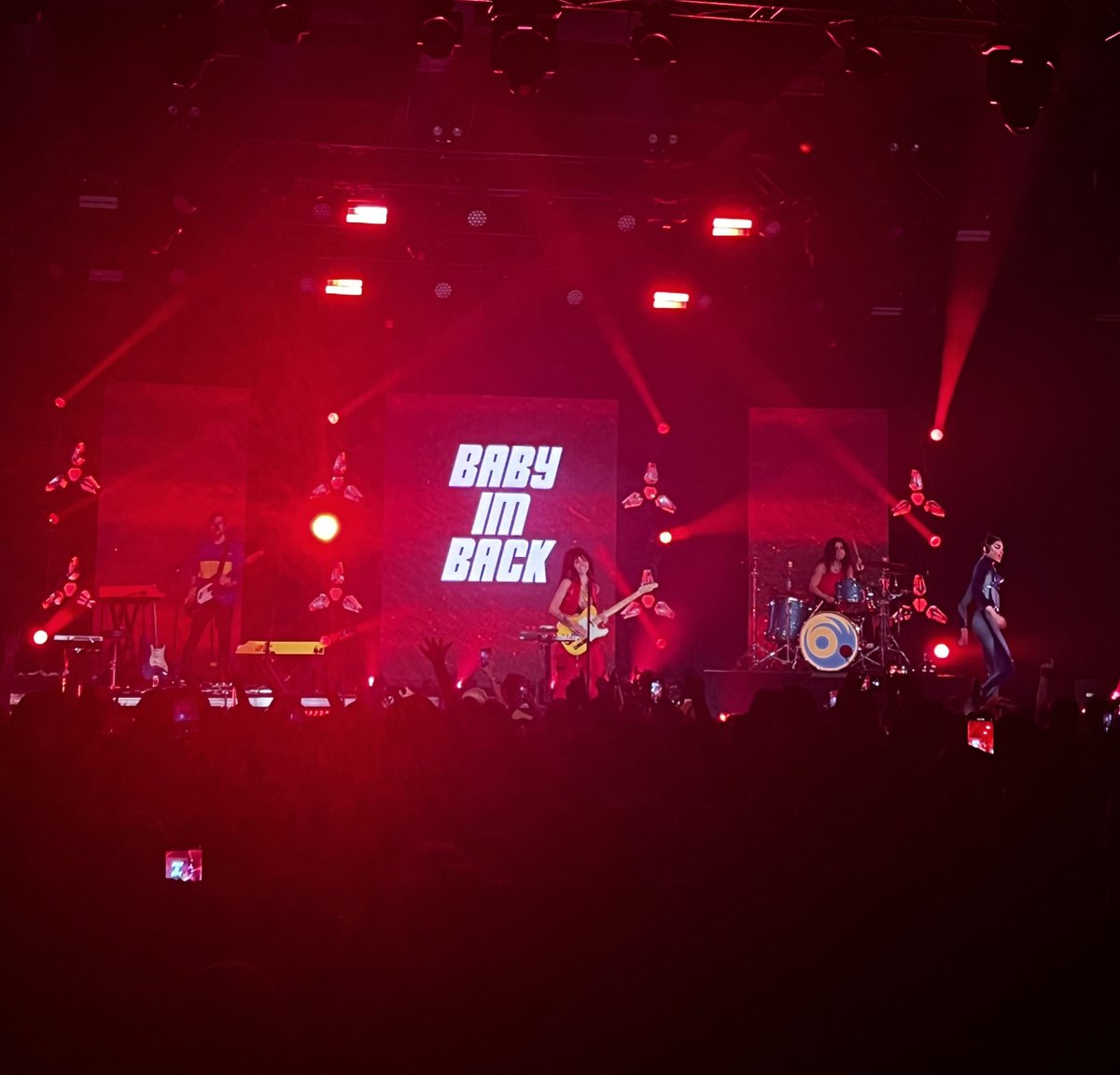 dcm5678's tweet photo. We love a theme β€οΈππ iconic last show @lights xoxo β€οΈβπ₯π€πΌ#babyimbacktour https://t.co/buiWffg7kP