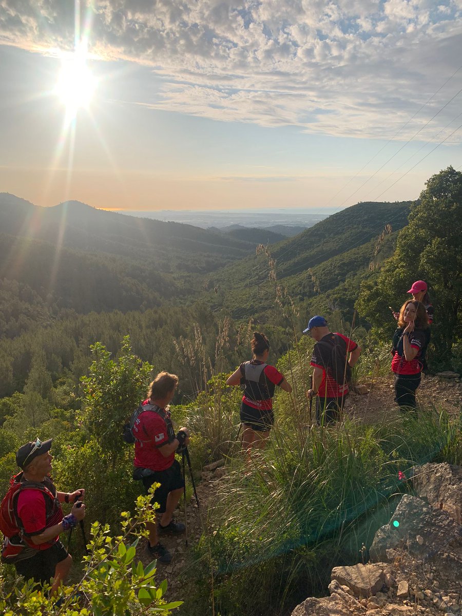 garrafrunners's tweet photo. 💪💪Hem tingut un cap de setmana intens. La secció de trekking ha estat present a la caminada #Gavà-#Montserrat de la colla Francesc Lasarte  i diumenge també va pujar a #LaMorella. @FEEC_cat https://t.co/TQGqysL8P2