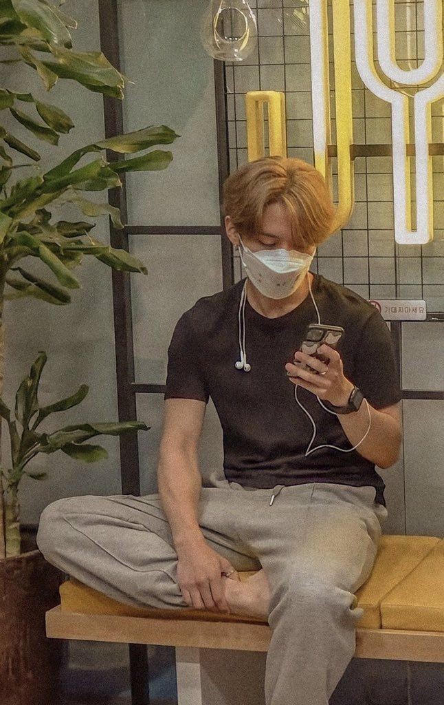 ⠀⠀
⠀⠀kyle alexis rio forbes. 
⠀⠀lmh fc. he/him. strictly ic. '01
⠀⠀new account but not new to rp.
⠀⠀from @sammanthash 's.
⠀
⠀