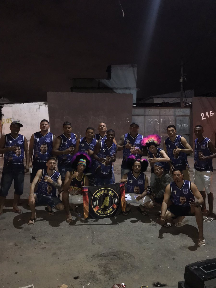 tropadalves's tweet photo. IRMÃO DEFENDENDO IRMÃO !!! 👑👩🚀☠️ #TDA023 #RUAAA https://t.co/YwFrgddBNR