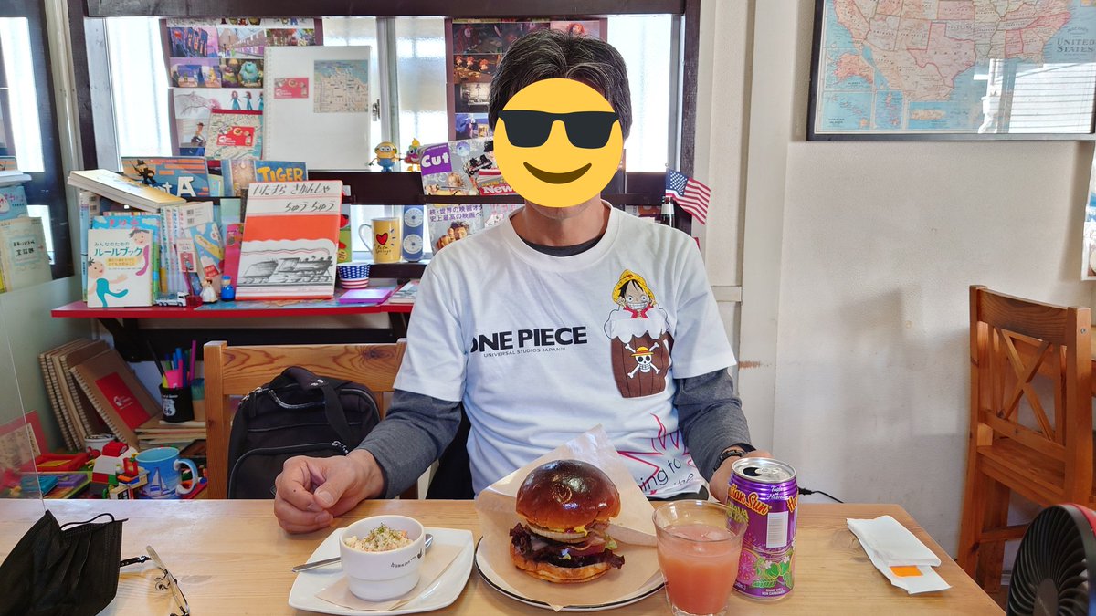 ＃ハンバーガー 遅まきながら、今日🏍️で下道で2時間かけて神戸市灘区まで🍔食べに行きました😋 私はグリオニベーコン、妻はワカモレスペシャルバーガーにランチスペシャル＋300円でコールスローとグ