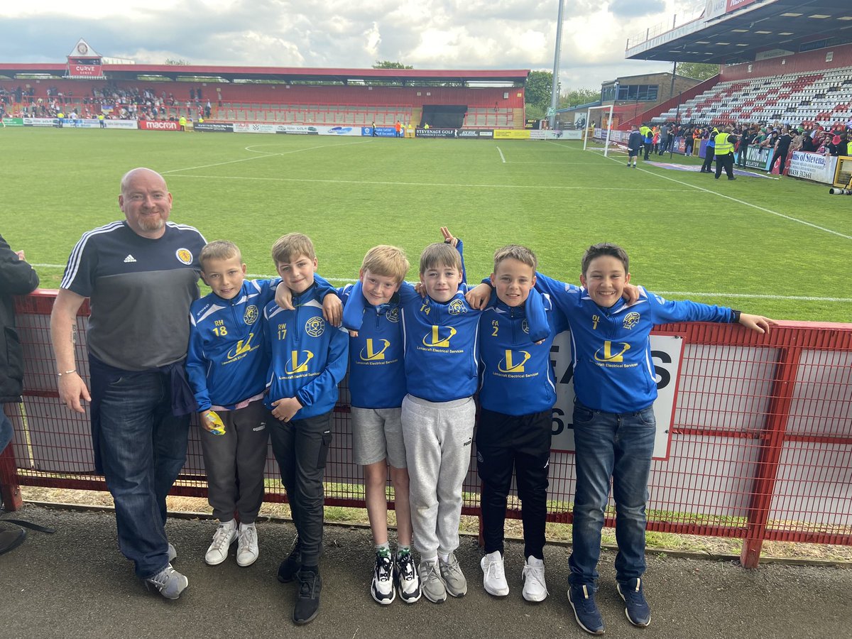 DarrenFairlands's tweet photo. Great day out at @StevenageFC game yesterday with some of our U10’s and U11’s. Thanks @drackers for the half time shout out. 👏👏👏 https://t.co/URQwEsL0yc