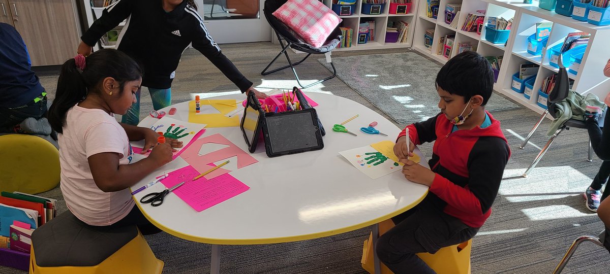HaileyFlores11's tweet photo. Happy Mother's Day from P2B! We were hard at work on our Mother's Day craft. @CRECoyotes https://t.co/ASMTB5zgvc