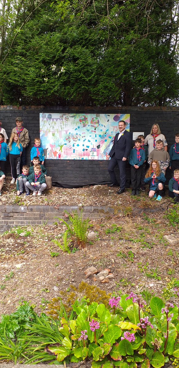 DavdotFo's tweet photo. Wonderful morning at Reddish South for our VE Day mural unveiled by @GwynneMP 40s music played by Belle Vue Brass Band. Mural designed by 1st &amp; 4th Reddish Cubs and Beavers, organised by leader Sam. Event supported by many Cllrs including Stockport Mayor elect Cllr David Wilson https://t.co/fjCMnwLqv8