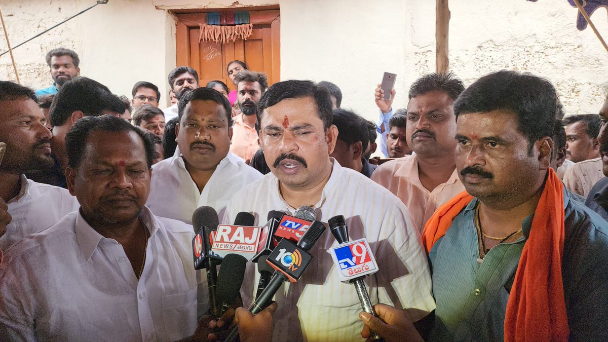 Visited the family members of Nagaraju who was brutally killed for marrying a Muslim girl and assured all the assistance to the family members. #JusticeForNagaraju