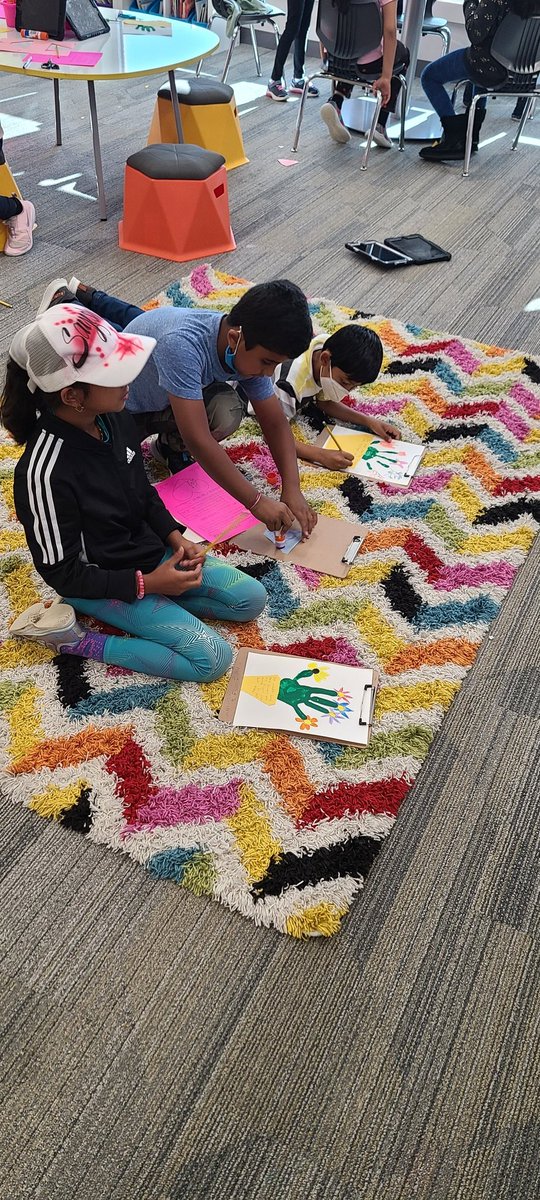HaileyFlores11's tweet photo. Happy Mother's Day from P2B! We were hard at work on our Mother's Day craft. @CRECoyotes https://t.co/XRST9jnZ2j