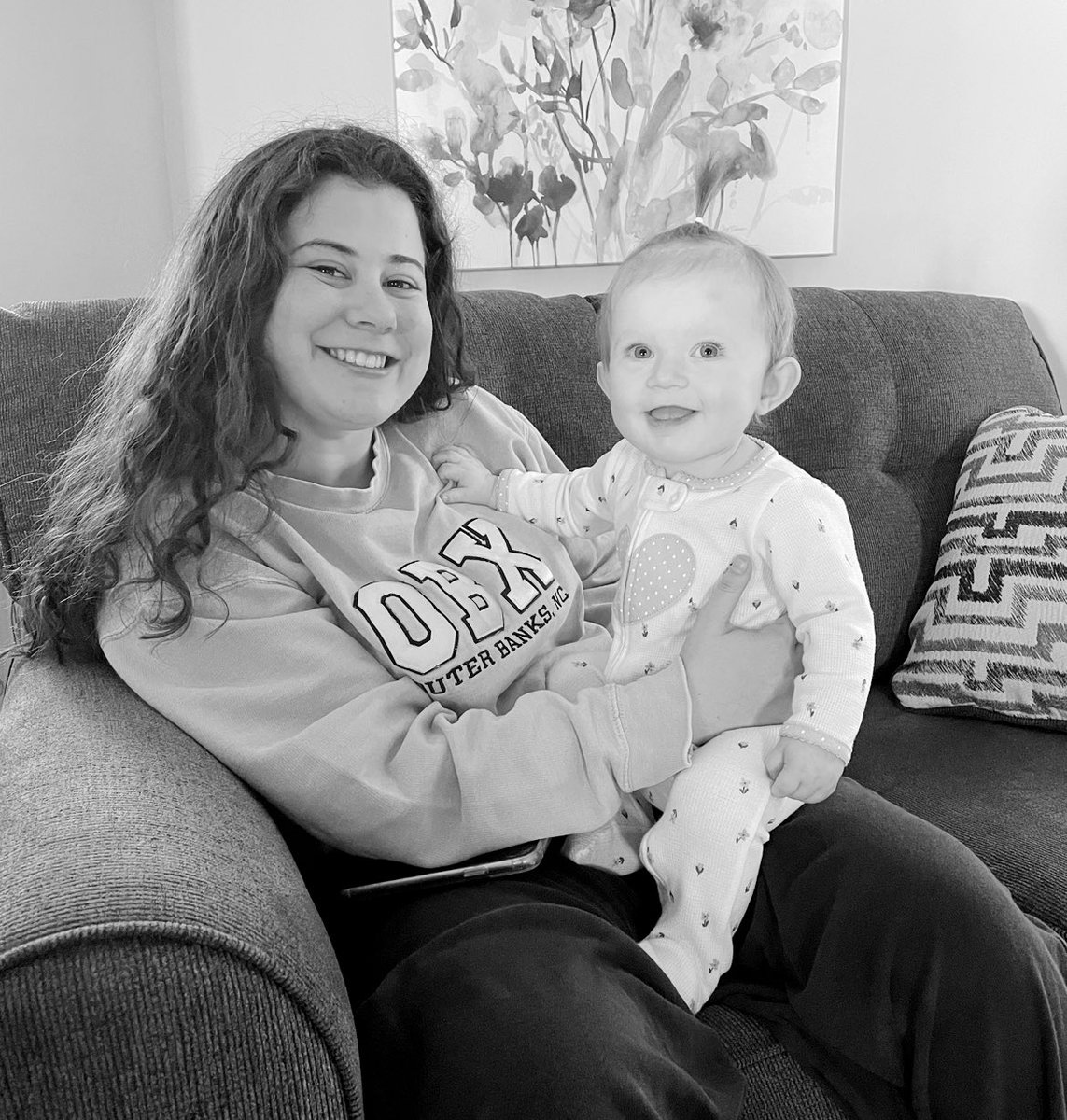 mholmes711's tweet photo. All smiles for our grad!! 🎓#FLYER22GRAD https://t.co/WHOKu2lO7y