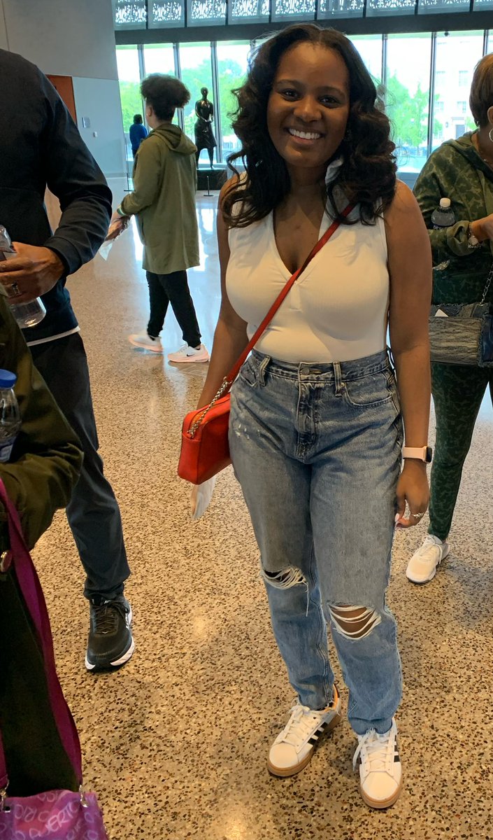 Taylorr_Tottt's tweet photo. Congratulations Annette! We are all so proud of you! You are living our ancestors wildest dreams 💕💚 #2022AUGrad https://t.co/avKxU2KqLm
