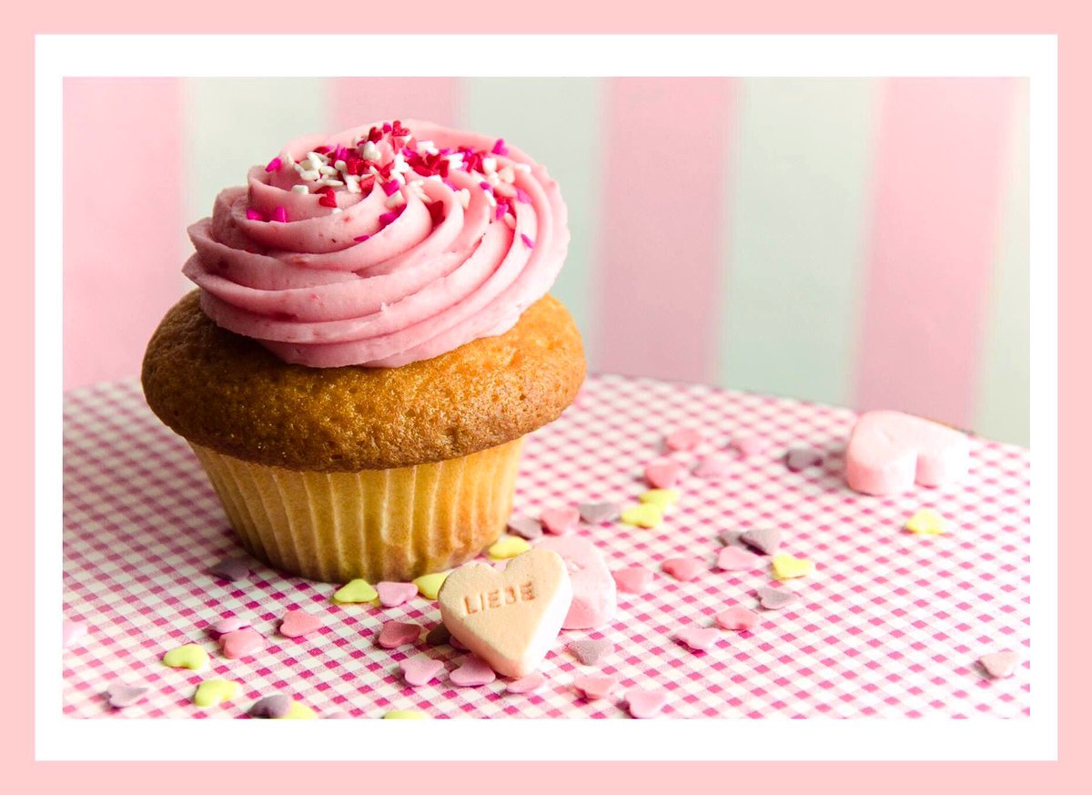 cupcakeberlin's tweet photo. LOVE is all you need ππ« #allyouneedislove #liebe #raspberryberet #prettyinpink #vanillacupcakes #cupcakes #cupcakeberlin #cakeberlin https://t.co/P63Aeh6nOQ