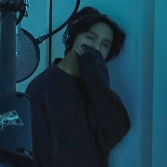 haechanprints's tweet photo. i wanna hug haechan so bad https://t.co/lw7K9WODAK