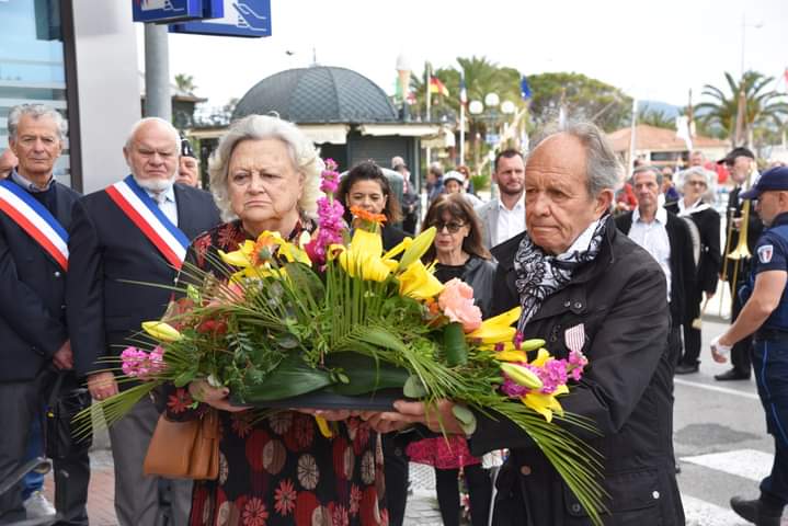 viazzi_fabien's tweet photo. Ce matin nous étions présents avec nos militants aux 2 cérémonies en ce 8 mai :
-1ère cérémonie : en hommage au Maréchal de Lattre de  Tassigny 
-2ème cérémonie au Monument de la Victoire :  nous avons rendu hommage aux militaires et civils ayant perdu leur vie dans cette guerre https://t.co/uvjdT6bKcM