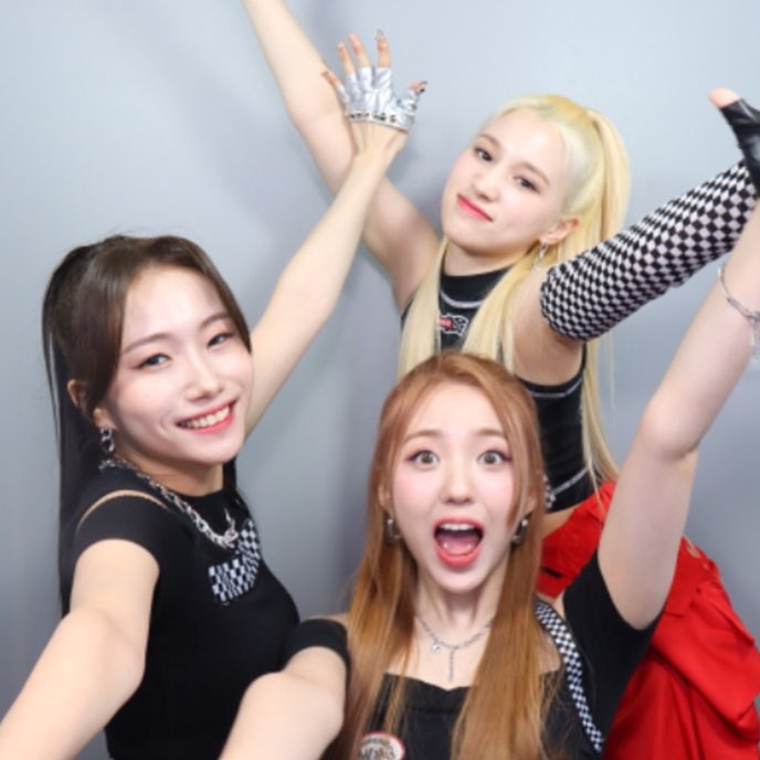 seoyoungeunpics's tweet photo. they are the dark chocolate, milk chocolate and white chocolate line. 🍫❤️ https://t.co/WGpeY4gOvk