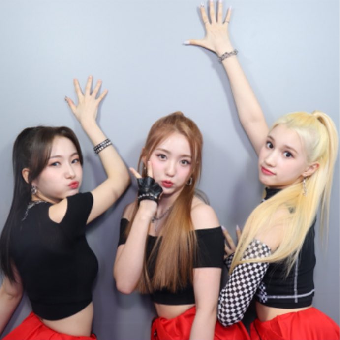 seoyoungeunpics's tweet photo. they are the dark chocolate, milk chocolate and white chocolate line. 🍫❤️ https://t.co/WGpeY4gOvk