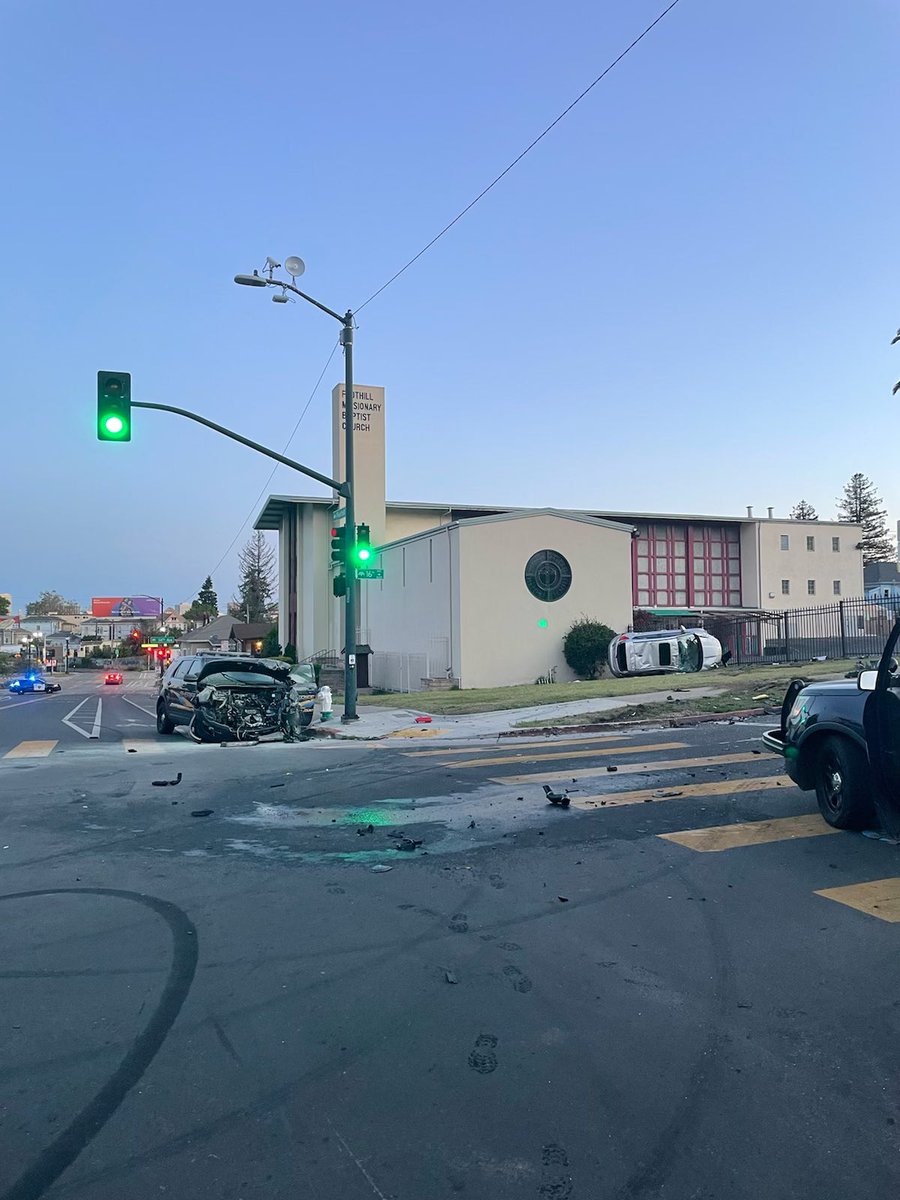 ACSOSheriffs's tweet photo. 4:30am, 16th Ave @ Foothill in Oakland, A drunk driver ran a red light at a  high rate of speed and crashed into our patrol deputy. Our deputy was transported to the hospital with injuries but will recover. The drunk driver was arrested. We are thankful nobody died. https://t.co/e5UKQbT2iJ