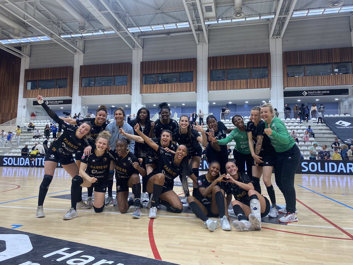 VICTOIREEEE 🤩

Nos Lionnes s’imposent à Plan de Cuques dans le cadre de la 24ème journée de @LBE_Officiel 💪

Elles sont assurées à minima de la 3ème place !

BRAVO PARIS 92 🔥

#terredelionnes #paris92 #laforce