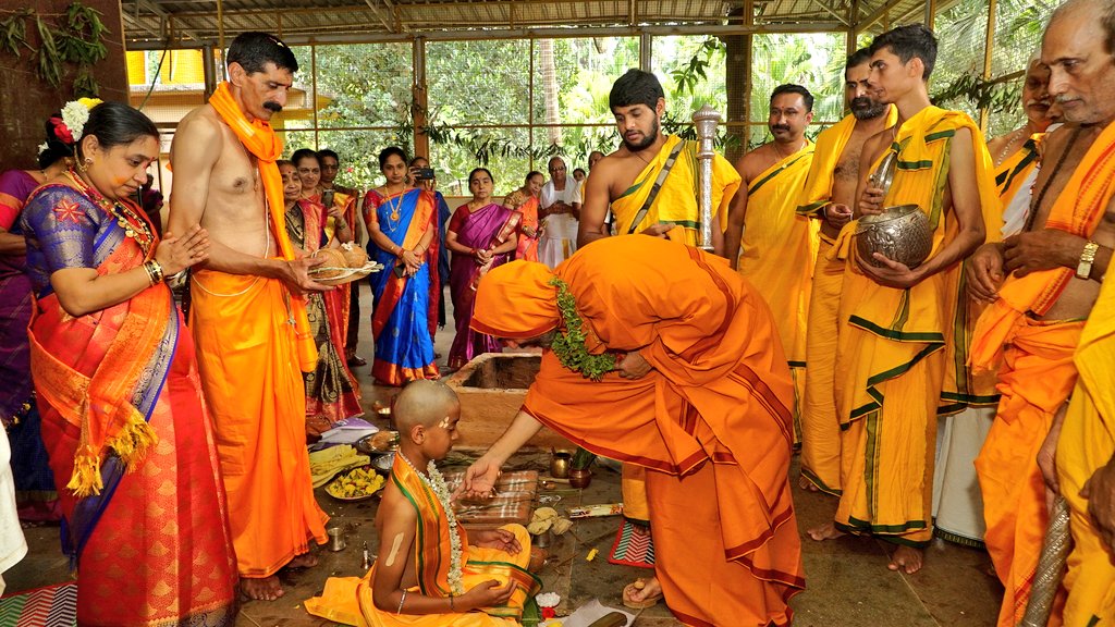 ShankaraPeetha's tweet photo. ಸಾಮೂಹಿಕ ಸೂತ್ರಸಂಗಮ, ಶ್ರೀಮಾತಾ ಪ್ರಶಸ್ತಿಪ್ರದಾನ, ಮಾತೃತ್ವಮ್ ಸಮಾವೇಶದ ಸುಸಂದರ್ಭ. 

08-05-2022

#ಶಂಕರಪಂಚಮೀ https://t.co/Gf6D33K3zV