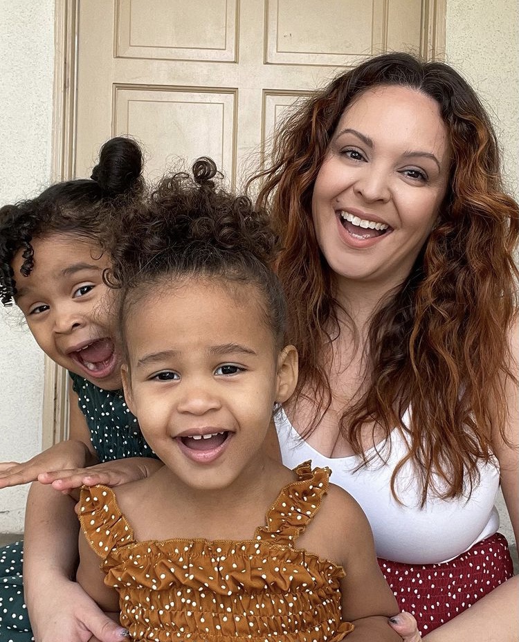 cosmoprofbeauty's tweet image. Happy Mother&apos;s Day! 💐💗⁣⁣⁣⁣ Today, we want to celebrate all the #licensedtocreate moms out there. TAG a stylist mom that you love! 👇⁣⁣⁣⁣
⁣⁣⁣⁣
Stylists featured:⁣⁣⁣⁣
@mirellamanelli.⁣⁣
#CosmoPro @amanda.galmiche.⁣⁣
@brendacurlstylist.⁣⁣
@josievilay.⁣⁣